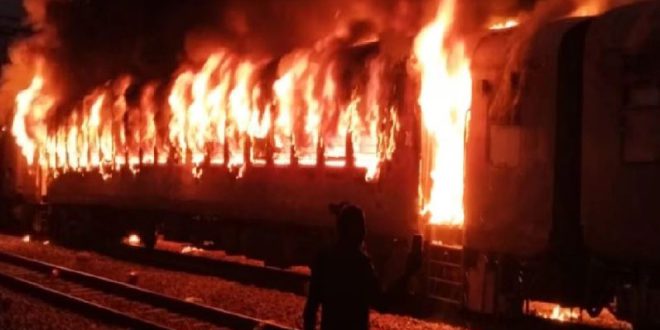 वैशाली एक्सप्रेस की बोगी में लगी आग, 19 यात्री घायल