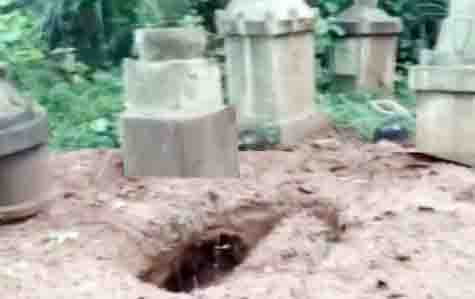 BHADRAK भद्रक में कब्र से गायब हुए 4 शव