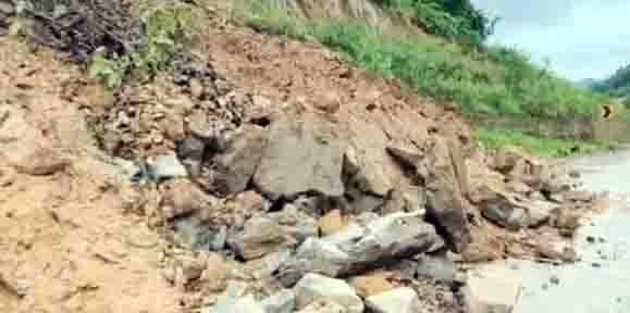Landslide लगातार बारिश से सुंदरगढ़ में भूस्खलन, एनएच-520 बाधित